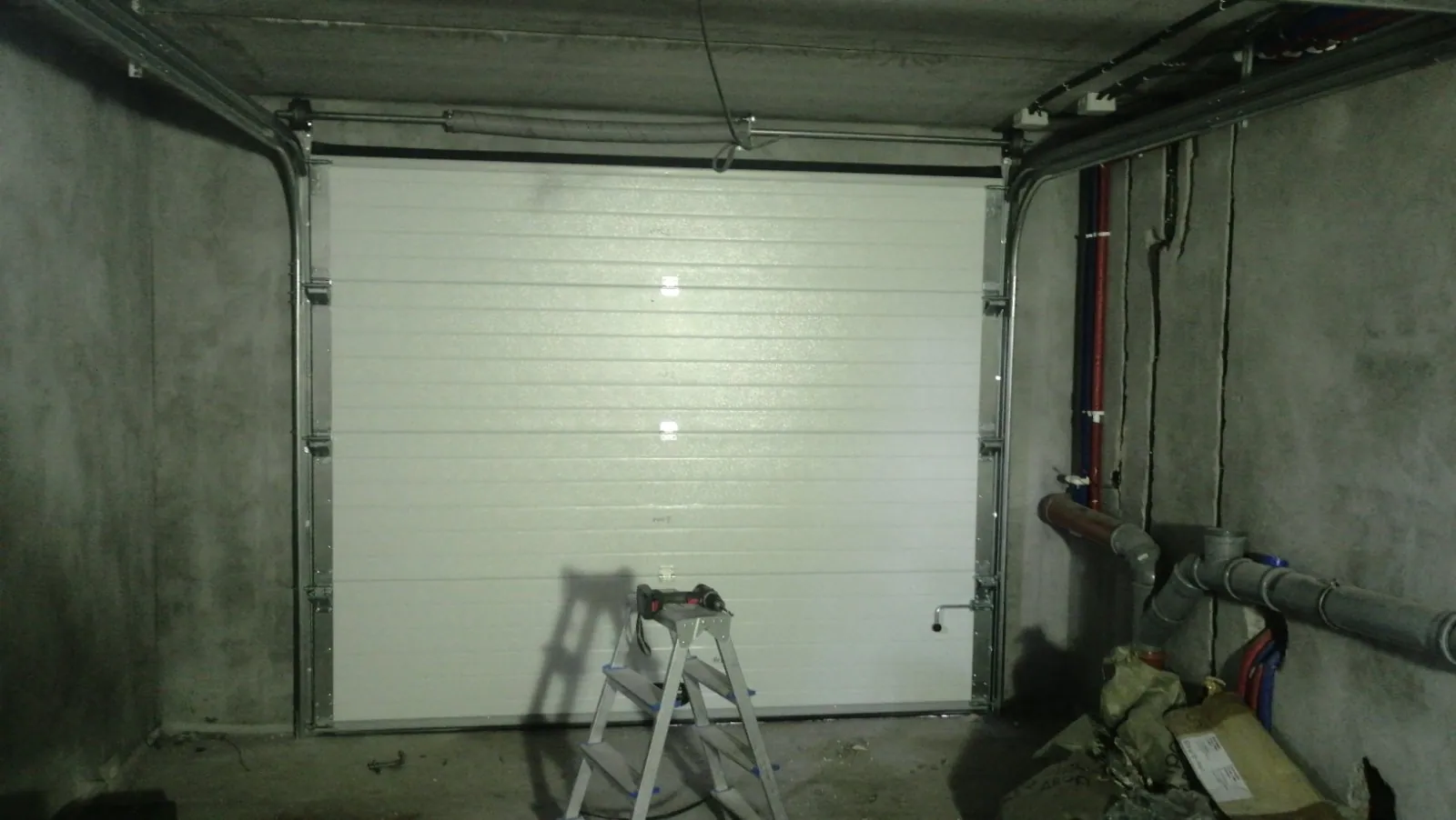 Установка секционных ворот Damast 2600х2200 п250